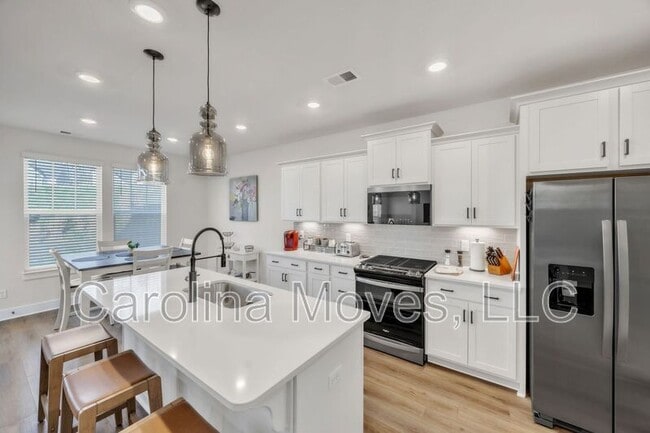 Building Photo - 860 Pleasant Fls Dr