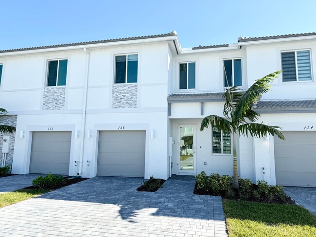 Primary Photo - Brand new 3 bed 3.5 bath Townhouse with ya...