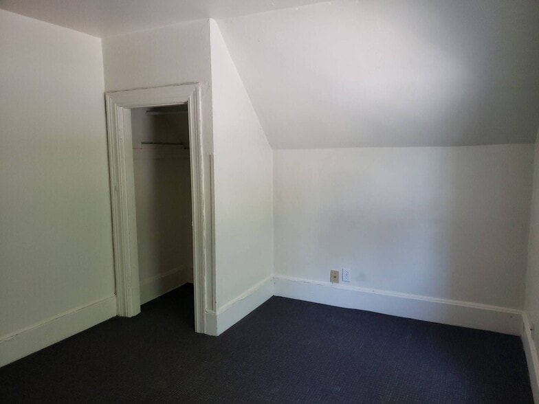 Building Photo - 515 NE Kamiaken St