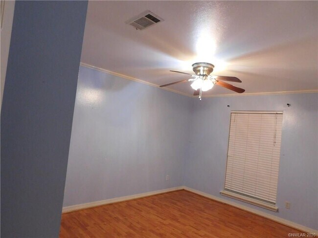 Building Photo - 407 Summit Dr