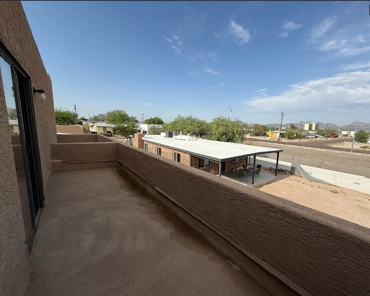 Balcony - 221 E Elm St