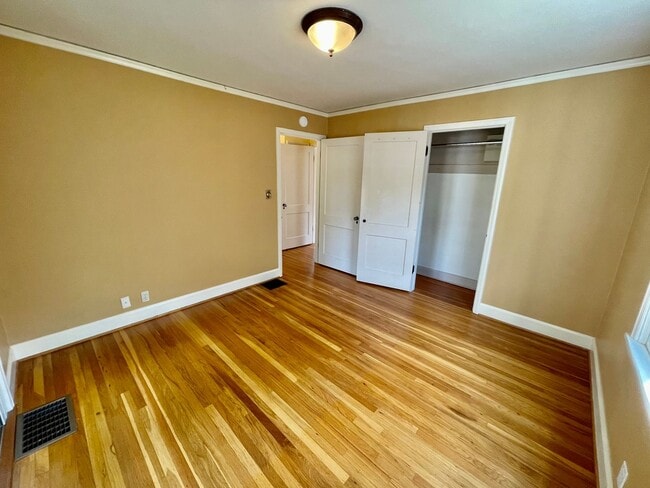 Building Photo - Well Maintained- 3 bed 2 bath Home - Piedm...