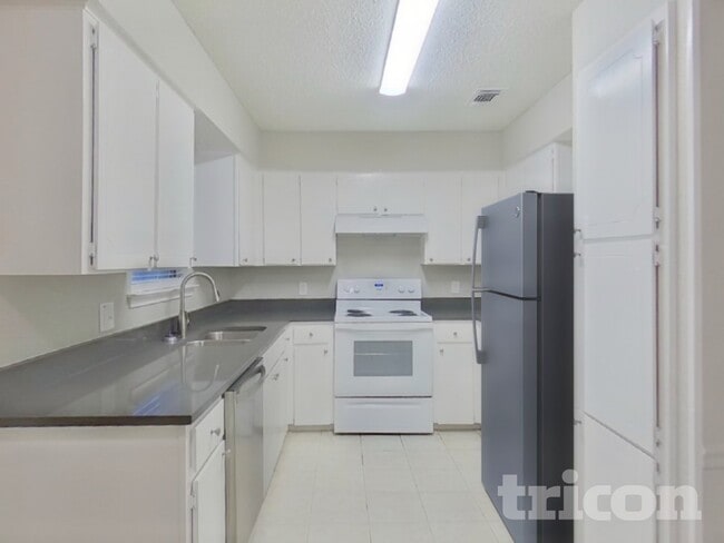 Building Photo - 417 Bryan Dr