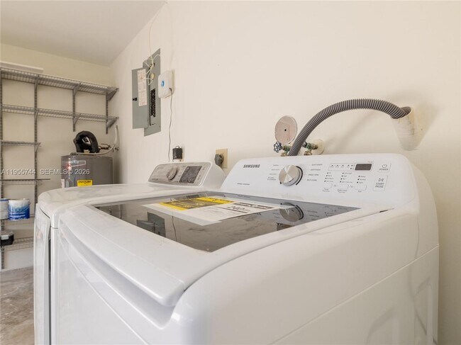 Building Photo - 200 W Riverbend Dr