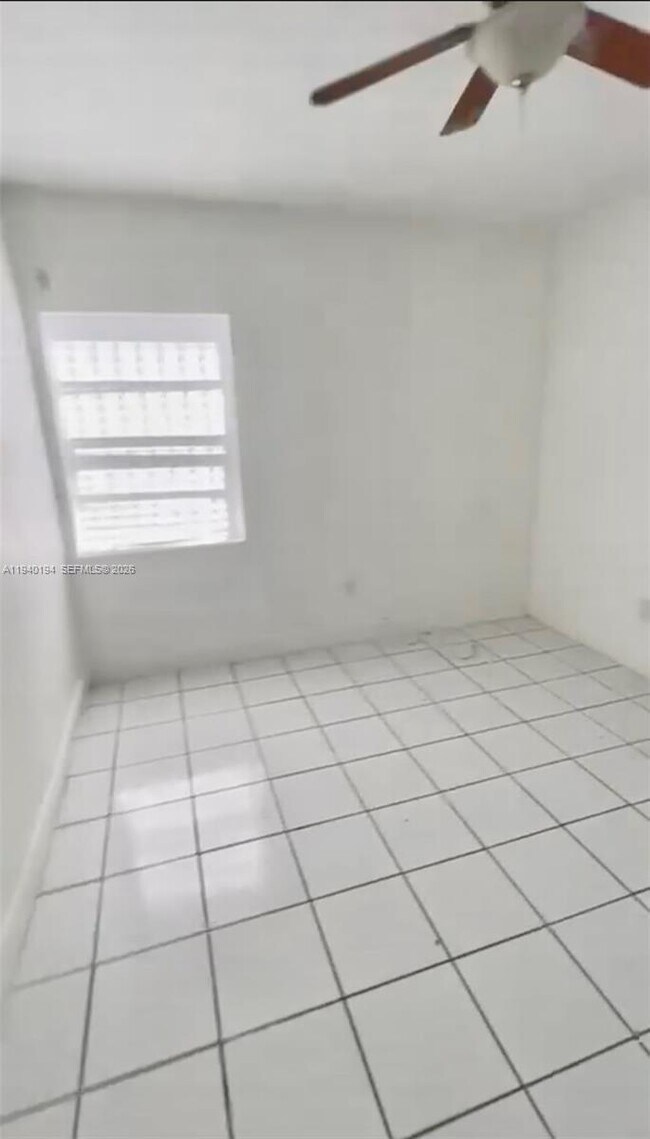 Building Photo - 1332 NE 177th St