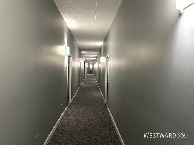 Building Photo - 1301 W Washington-401