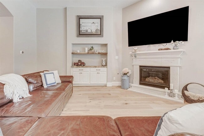 Building Photo - 5323 Lake Hill Farm Way