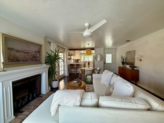 Building Photo - Gorgeous Two Bedroom Home in San Luis Rey