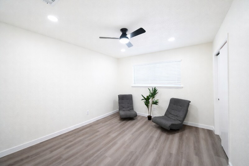 Building Photo - 5221 Bonita Ave