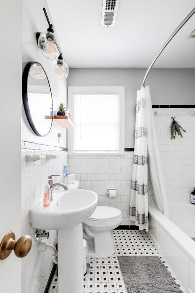 Building Photo - 1205 Blue Jay Ln