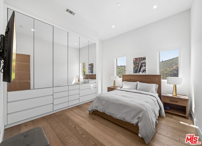 Building Photo - 10715 Yerba Buena Rd