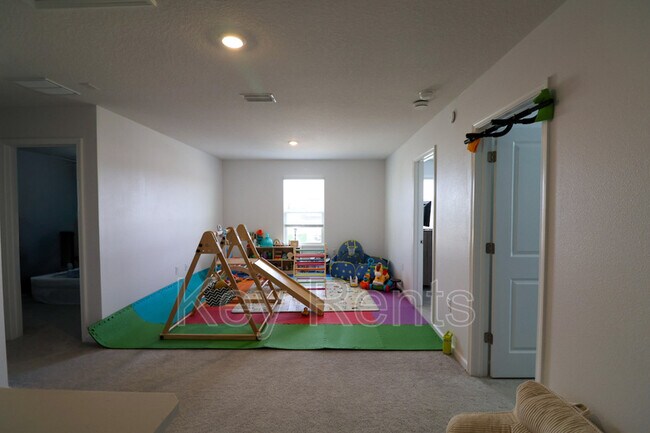 Building Photo - 6724 Paso Fino Dr