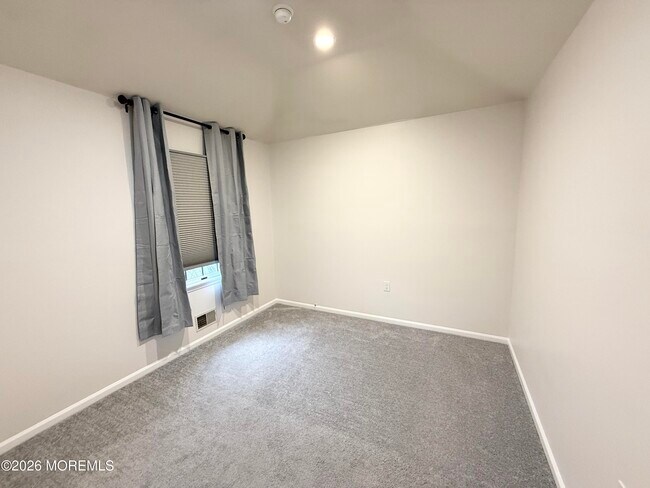 Building Photo - 41 Weller Pl