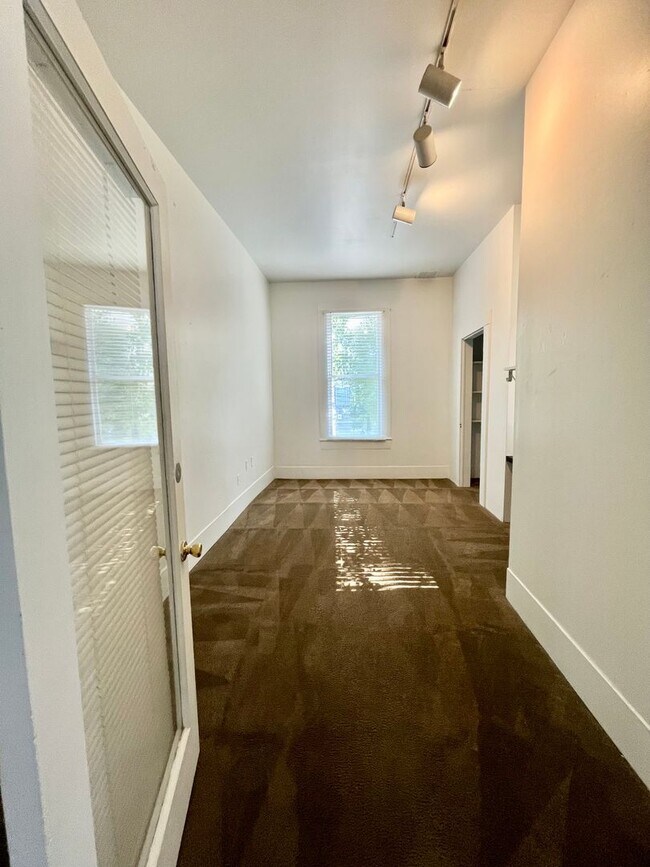 Building Photo - 2204 Rio Grande St