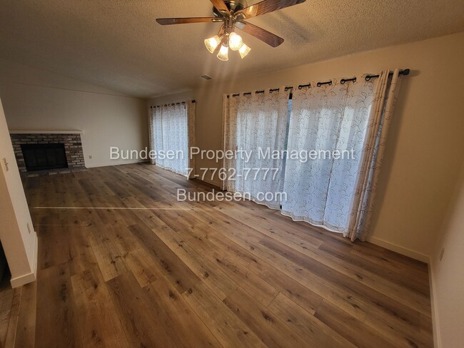 Building Photo - Spacious 3 bedroom, 2 bath~3316 Hoen Avenu...