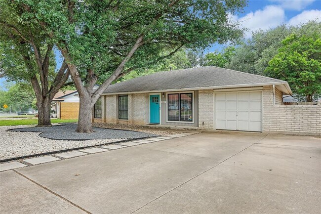 Building Photo - 307 Thistlewood Dr