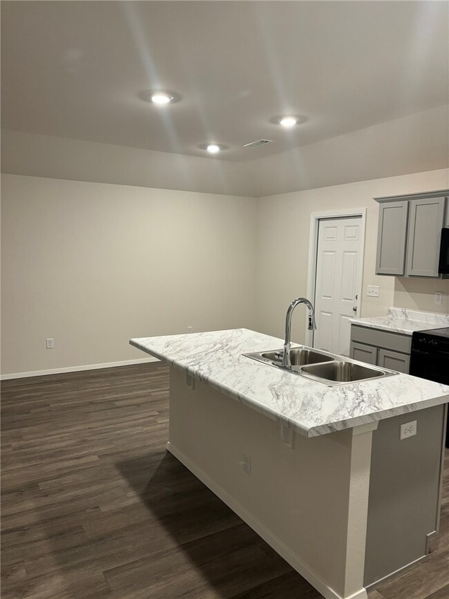 Building Photo - 801 S Katlyn Dr