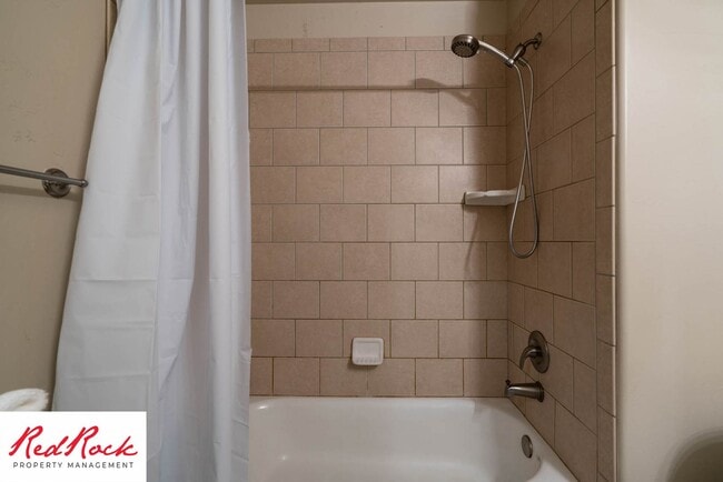 Building Photo - 3 Bedroom Furnished Home in Hidden Valley ...
