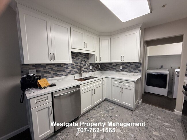 Building Photo - 813 Chardonnay Cir