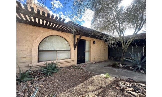 Building Photo - 5253 N Tigua Dr