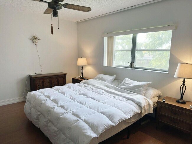 Building Photo - 7505 NW 5th Pl