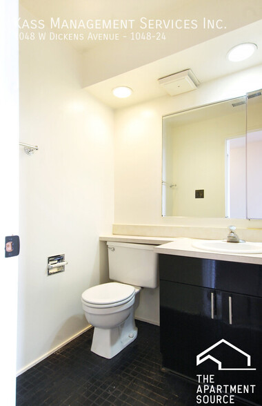 Building Photo - 1048 W Dickens Ave
