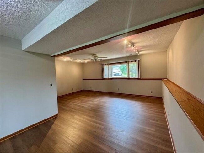 Building Photo - 1327 Windcrest Ave