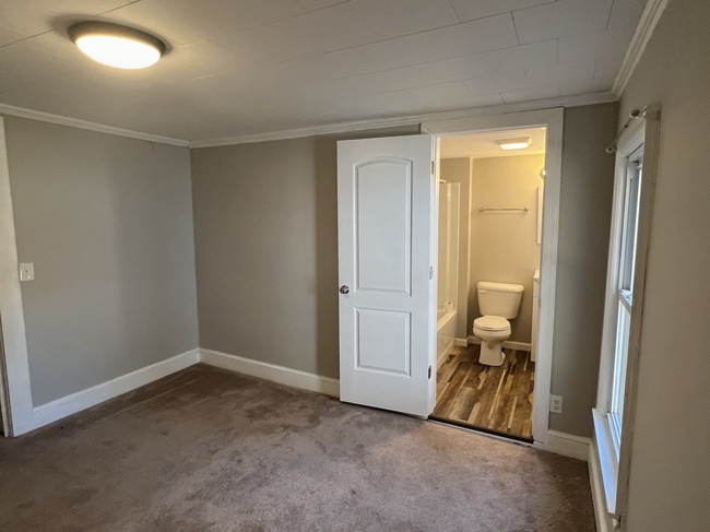 Building Photo - 128 Meadow Ln