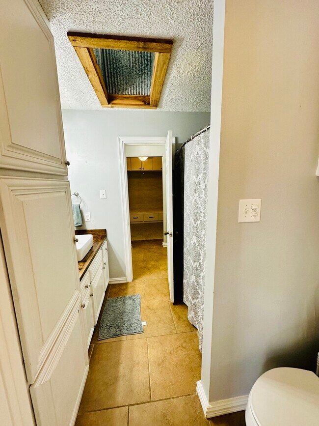 Building Photo - 110 Willow Branch Dr