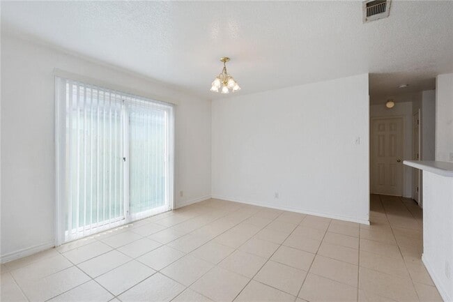 Building Photo - 203 Tamara Dr