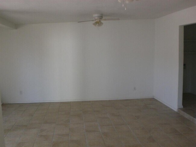 Building Photo - 2801 Hawick Rd
