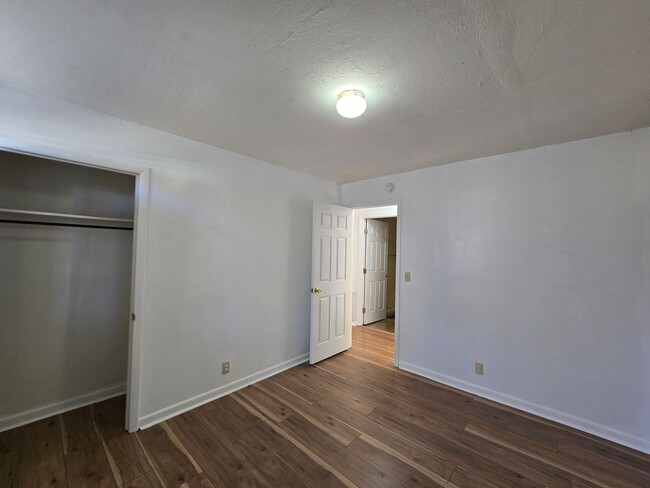 Building Photo - $1195 - Charming 3 Bedroom 1 Bathroom Bric...