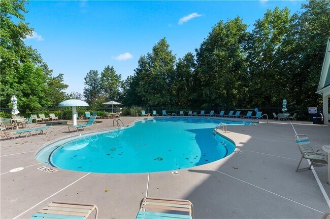 Building Photo - 157 Highland Pointe Cir E