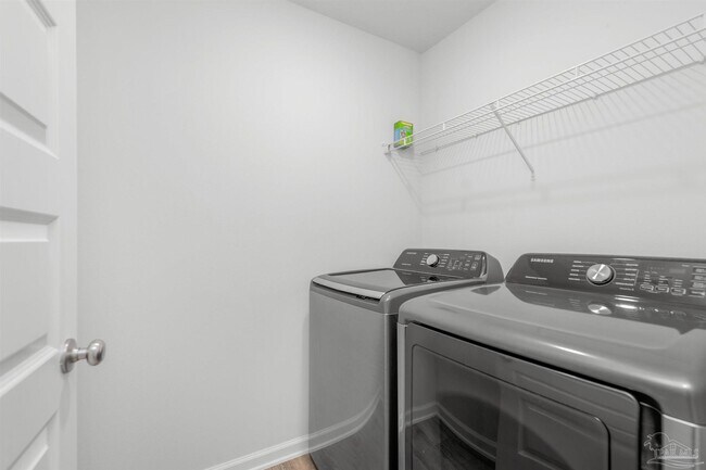 Building Photo - 5631 Guinevere Ln
