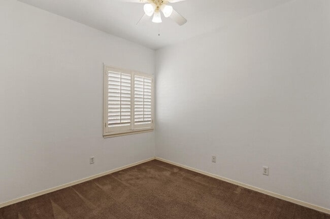 Building Photo - 561 Green Village Ct