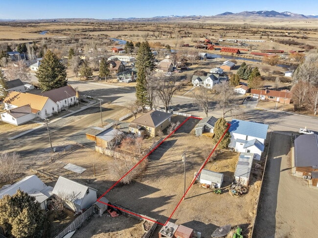 Building Photo - Simple Living, Beautifully Done