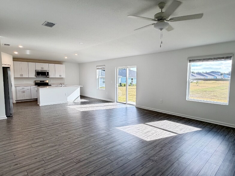 Building Photo - 4212 SW 82nd Ln