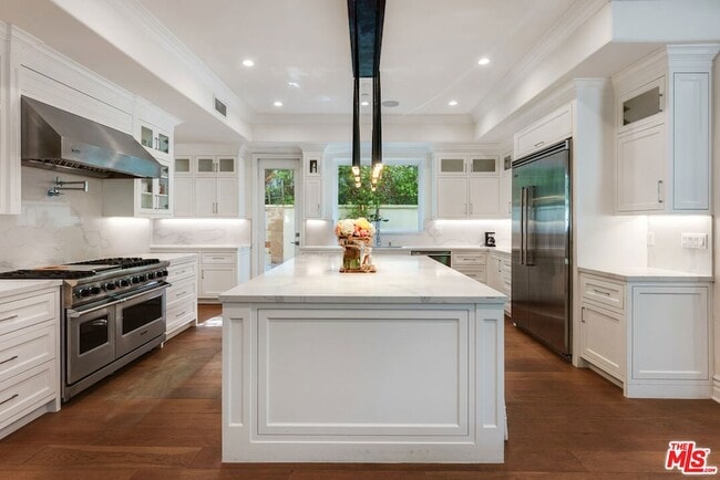 Building Photo - 363 S Saltair Ave