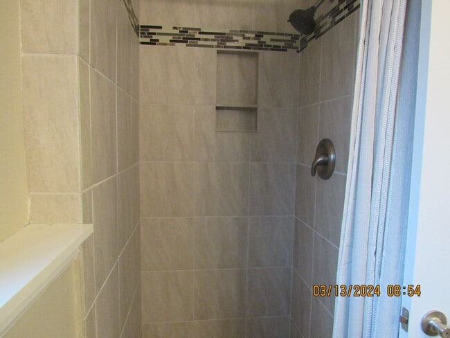 Building Photo - Single family residence in Rifle