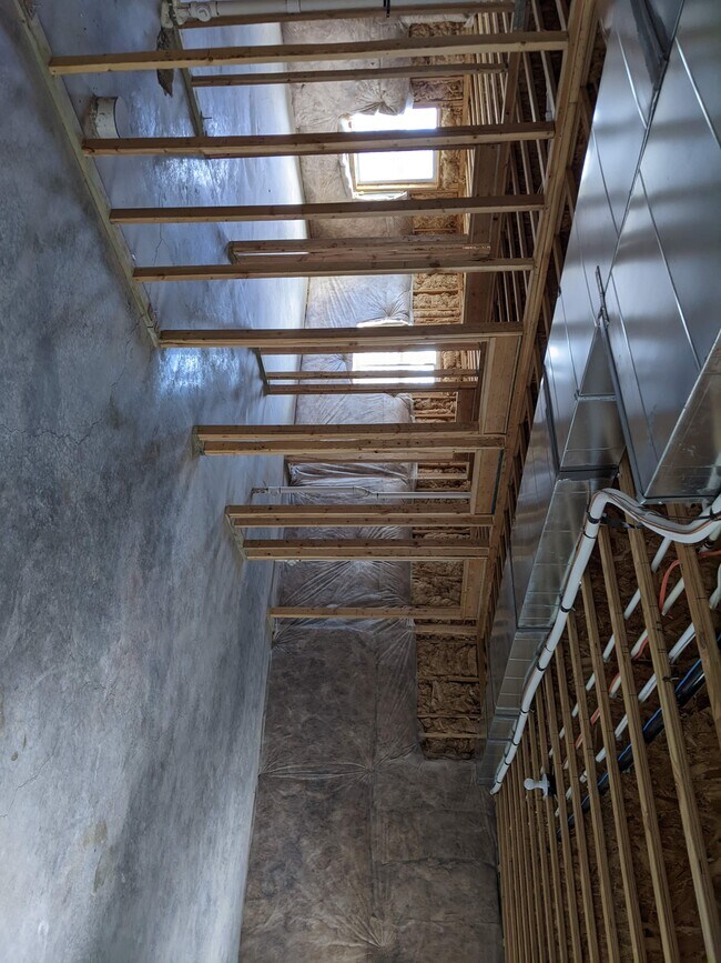 Building Photo - 889 E 600 N