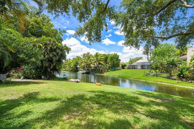 Building Photo - 1367 Riverside Cir