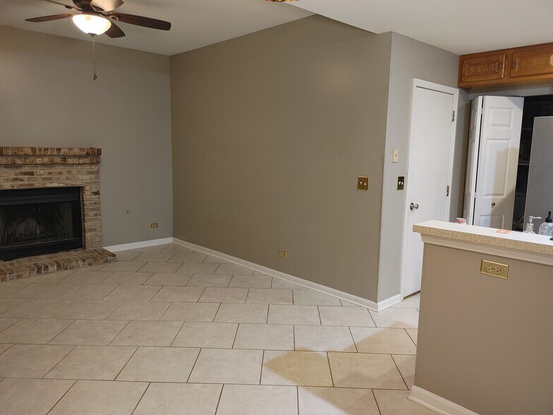Building Photo - 464 Attenborough Way