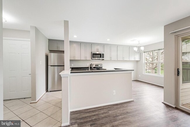 Building Photo - 1719 Ascot Way