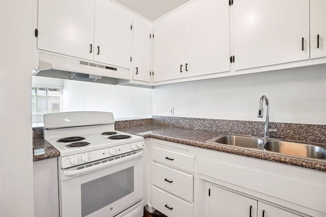 Interior Photo - 3715 W. 27th St