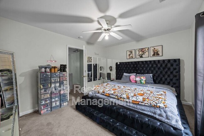 Building Photo - 949 Pensford Dr