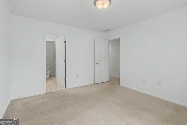 Building Photo - 255 Squire Ln
