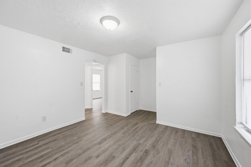 Building Photo - 1410 S Elizabeth Ave