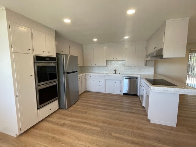 Building Photo - Beautifully Remodeled 3BR/2BA Home with Modern Finishes