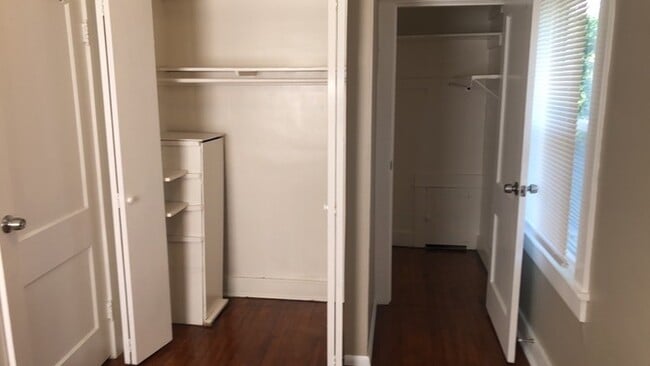 Building Photo - 211 Hadley Ave