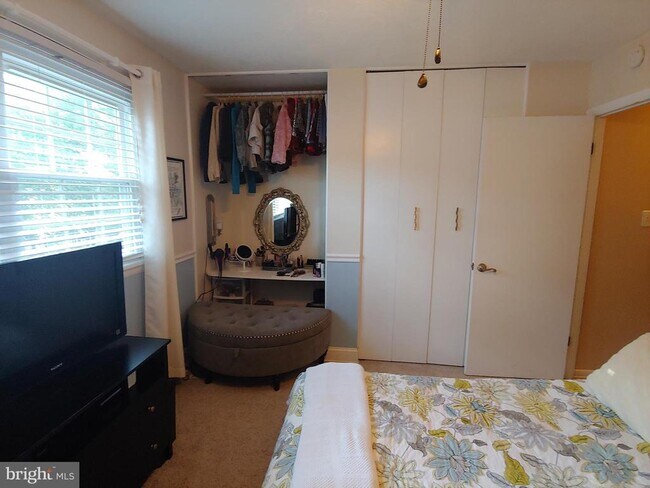 Building Photo - 8435 Norwood Dr